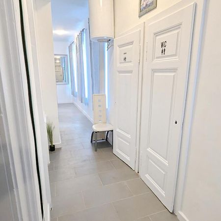 Cozy Rooms In Lugner City Area เวียนนา ภายนอก รูปภาพ