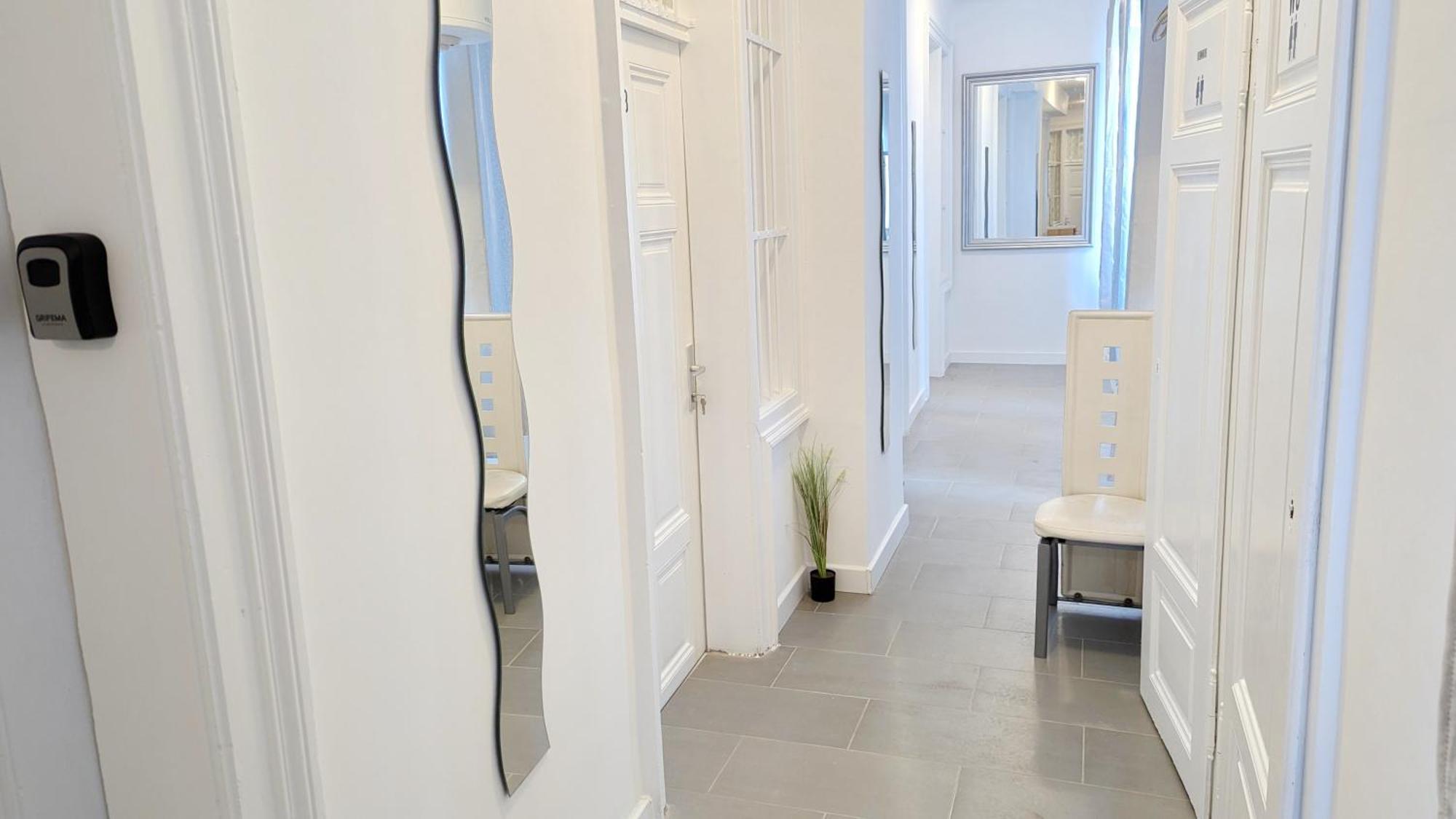 Cozy Rooms In Lugner City Area เวียนนา ภายนอก รูปภาพ